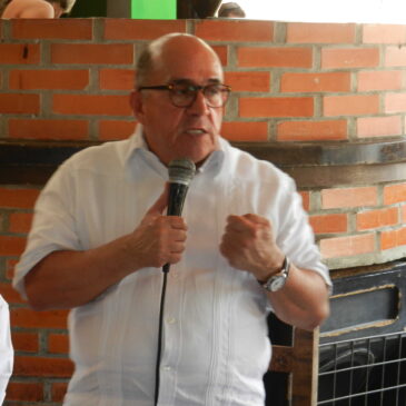Gobernador No se liquidara Hospital
