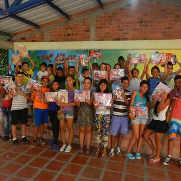 Rotarios de Cartago entregan Kits Escolares